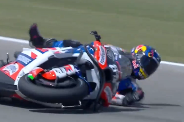 Vídeo: Miguel Oliveira tem queda aparatosa no GP de Espanha