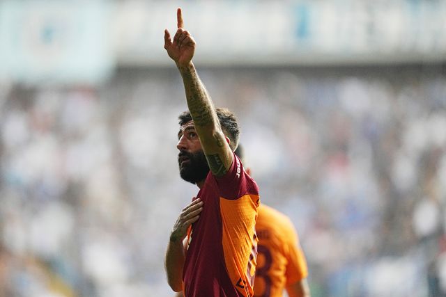 Galatasaray volta a vencer e coloca pressão no Fenerbahçe