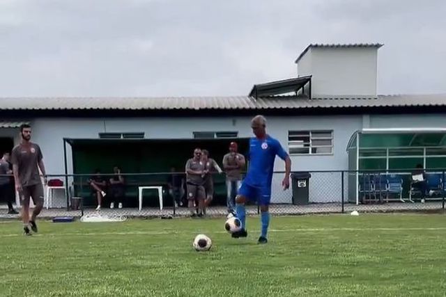 Romário e o regresso aos treinos: «Cansado para c... Daqui a pouco vem a maca buscar-me»