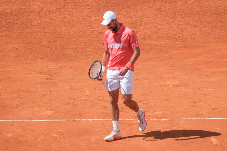 Novak Djokovic foi eliminado na segunda ronda em Madrid