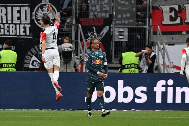 Eintracht Frankfurt atropela Leipzig e está a um passo da UEFA Champions League