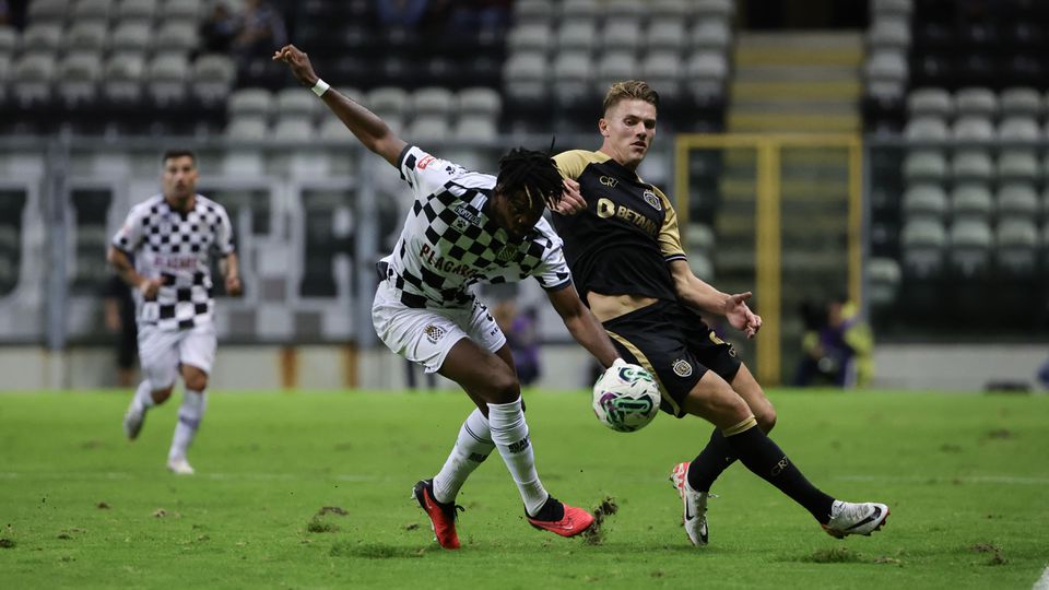 Chidozie e Gyokeres discutem lance no jogo do Estádio do Bessa na temporada transata
