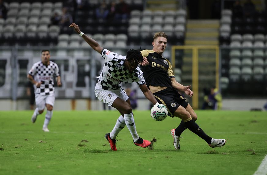 Chidozie e Gyokeres discutem lance no jogo do Estádio do Bessa na temporada transata