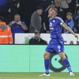 Jamie Vardy, que vai dizer adeus ao Leicester após 13 épocas, a festejar golo