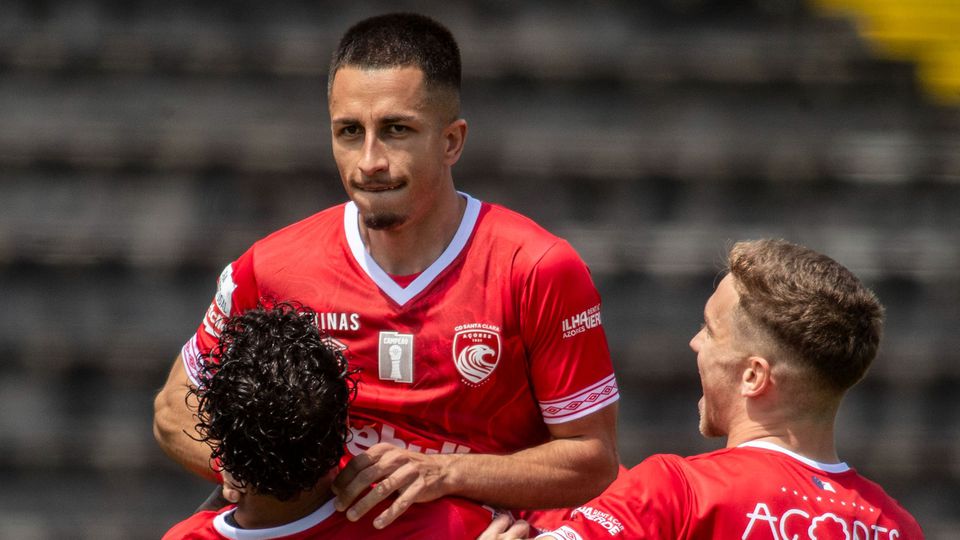 Nico estendeu a Mantl(a) para o brilho de Ricardinho