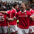 Ryan Reynolds serviu cervejas e o Wrexham fez história