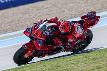 Quartararo cai e Marc Márquez conquista quinta vitória consecutiva em sprint