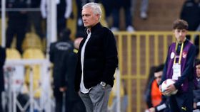 Três golos em quatro minutos recolocam Mourinho no caminho das vitórias