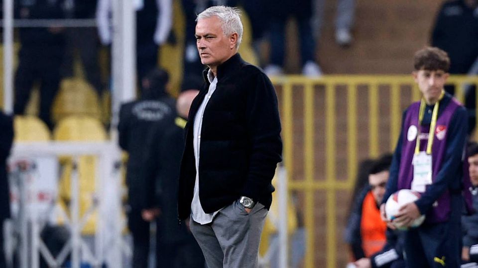Três golos em quatro minutos recolocam Mourinho no caminho das vitórias