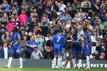 Premier League: Chelsea vence e aproxima-se do pódio