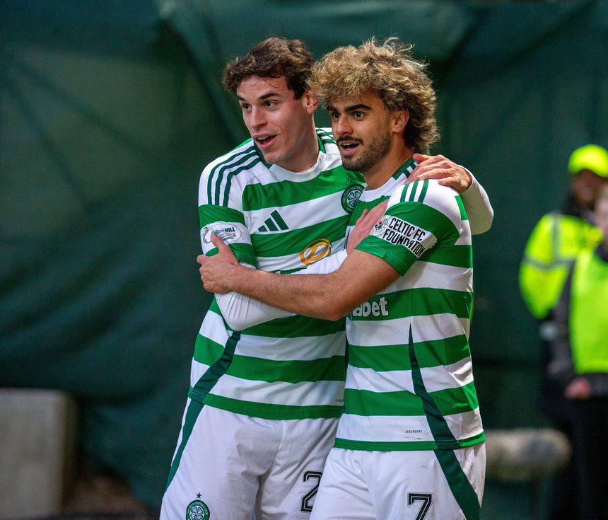 Portugueses Paulo Bernardo (esquerdo) e Jota (direita) ao serviço do Celtic (foto: IMAGO)