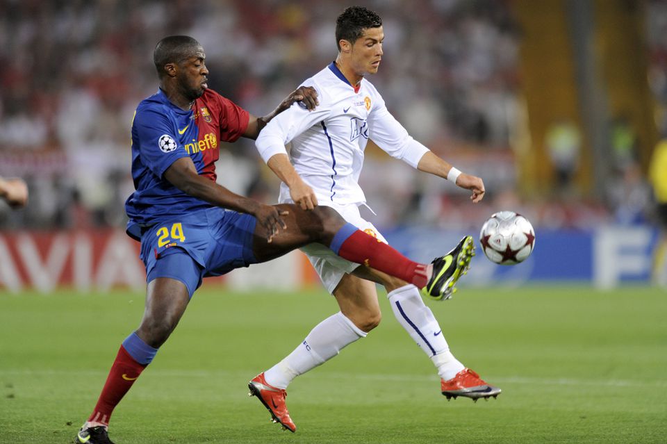 Yaya Touré tenta travar Ronaldo na final da UEFA Champions Leagues de 2009 (IMAGO)