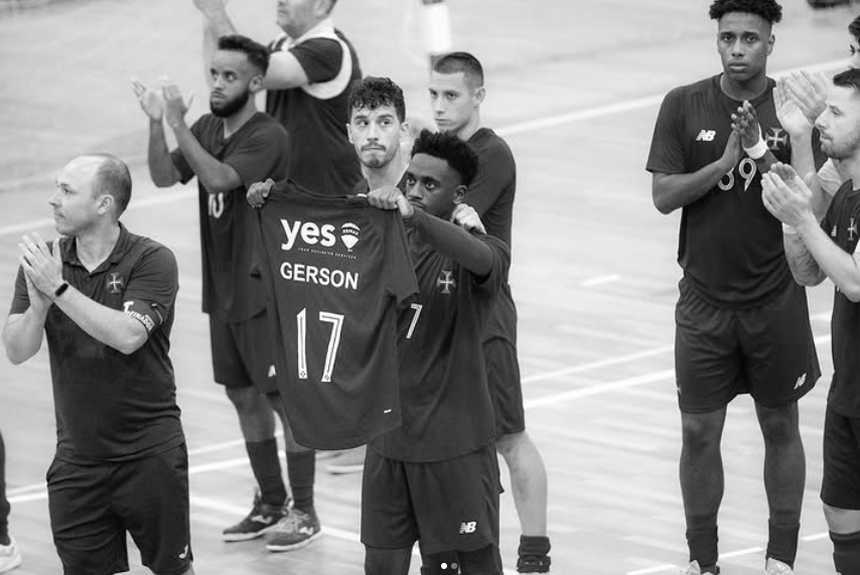 Ezequiel Rodrigues, do Belenenses, com camisola de Gerson (instagram-Izzy_r7)