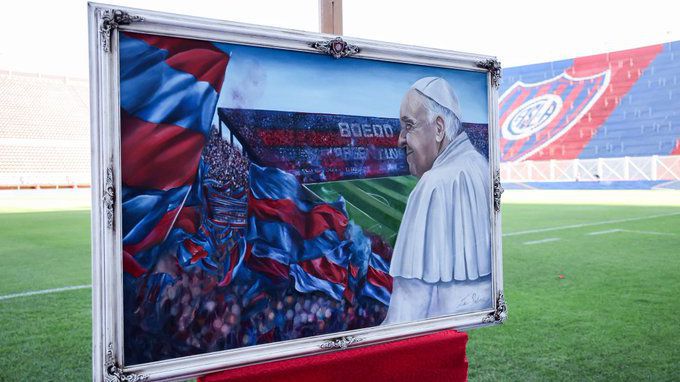 O quadro do Papa Francisco no estádio do San Lorenzo