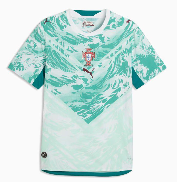 Portugal (Grupo K), camisola alternativa. Puma