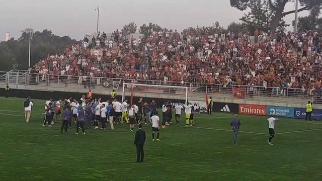 'Invasão' madeirense: Marítimo festeja subida à Liga no Benfica Campus