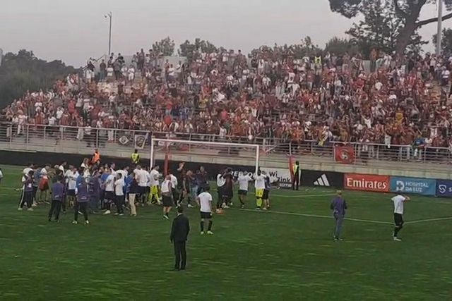 'Invasão' madeirense: Marítimo festeja subida à Liga no Benfica Campus