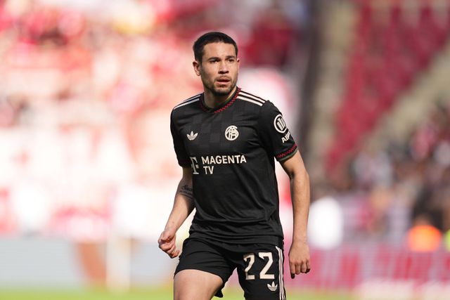 Raphael Guerreiro foi titular no Mainz-Bayern, mas saiu na segunda parte lesionado