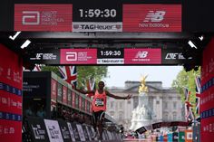 Sabastian Sawe, o primeiro a completar a maratona em menos de duas horas (foto: Lusa)