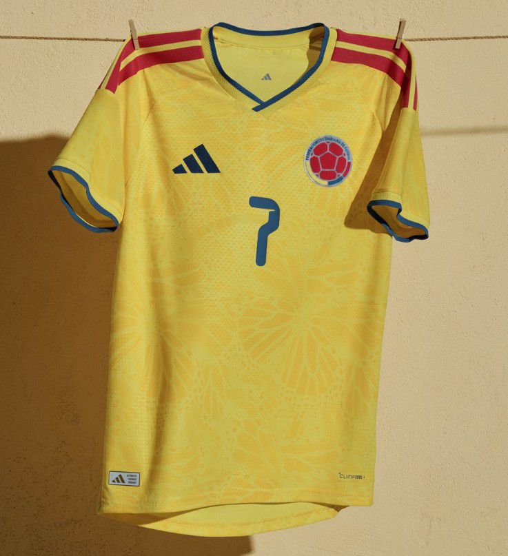 Colômbia (Grupo K), camisola principal. Adidas