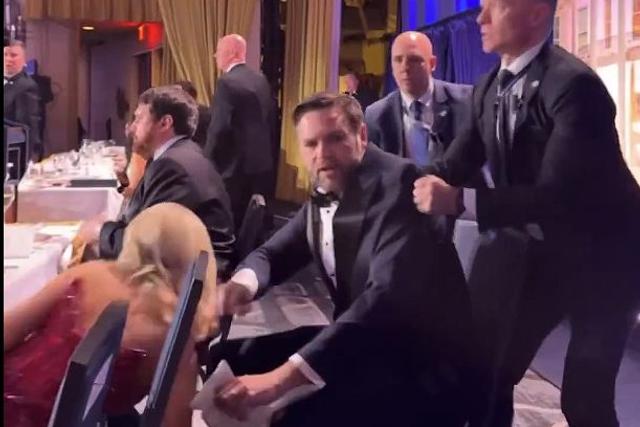 Trump e vice-presidente retirados de jantar na Casa Branca após som de tiros (vídeos)