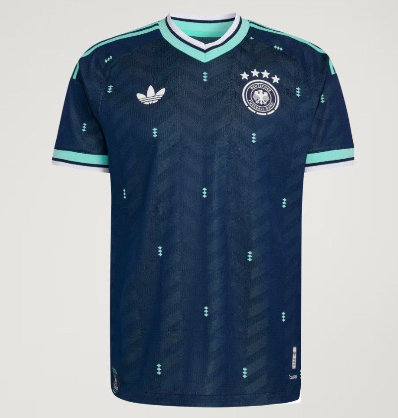 Alemanha (Grupo E), camisola alternativa. Adidas