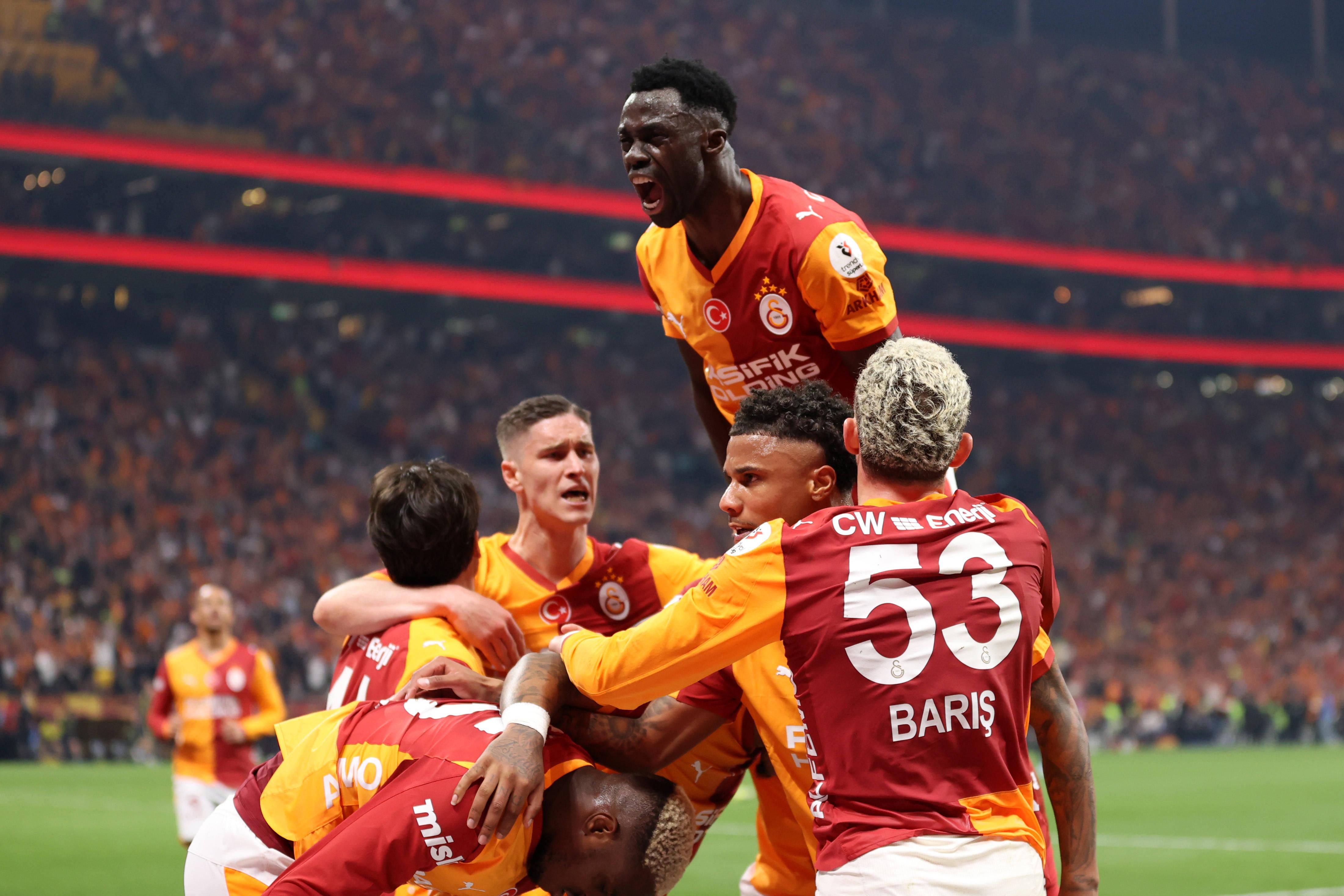 Galatasaray a festejar a vitória ao rival