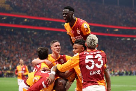 Galatasaray a festejar a vitória ao rival