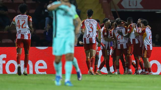 Jogadores do Aves SAD festejam golo marcado ao Sporting - Foto Manuel Fernando Araújo/EPA