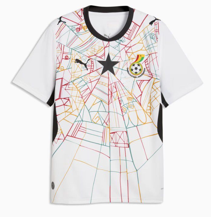 Gana (Grupo L), camisola principal. Puma