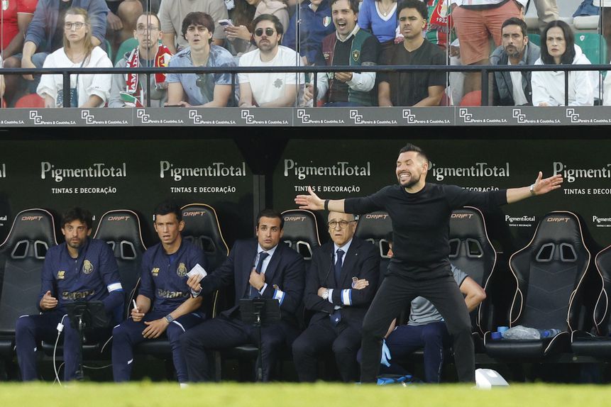 Farioli vincou a importância dos três pontos. Foto:EPA/ANTONIO PEDRO SANTOS