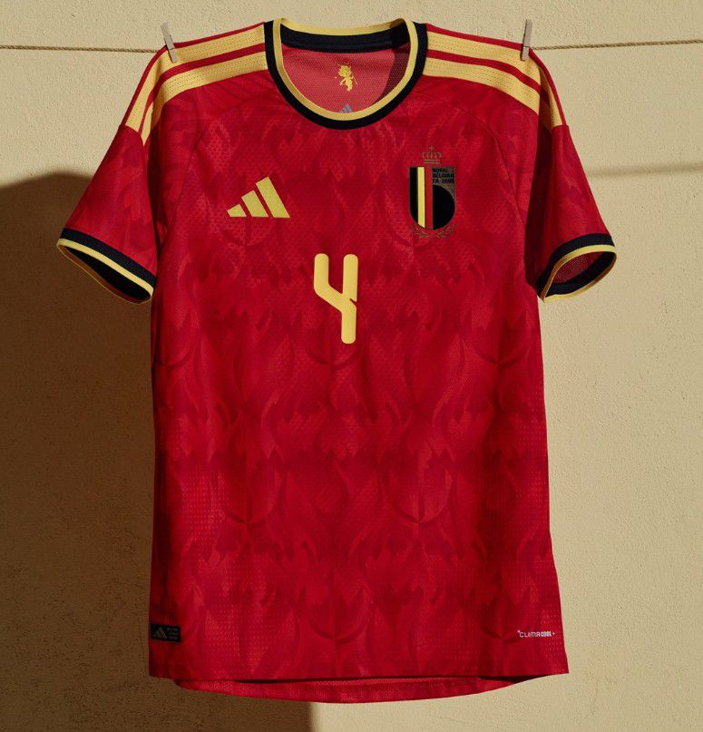 Bélgica (Grupo G), camisola principal. Adidas