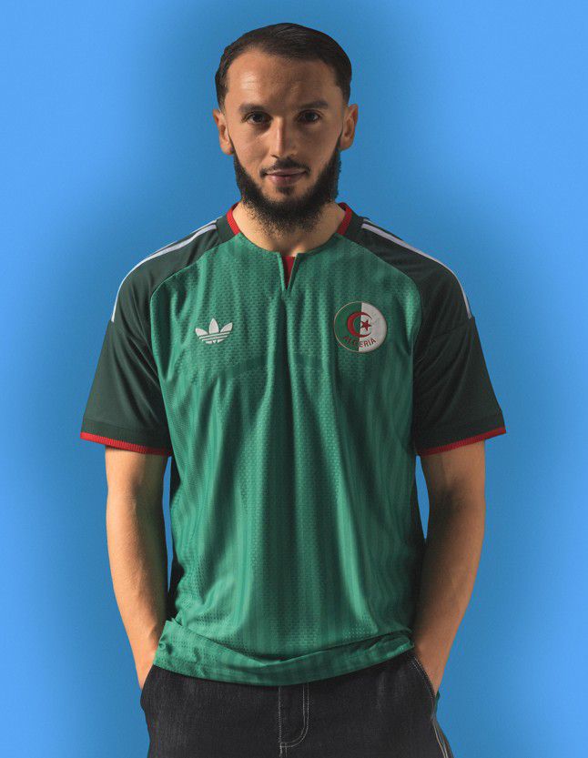 Argélia (Grupo J), camisola alternativa. Adidas