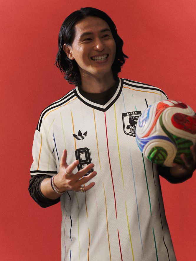 Japão (Grupo F), equipamento alternativo. Adidas