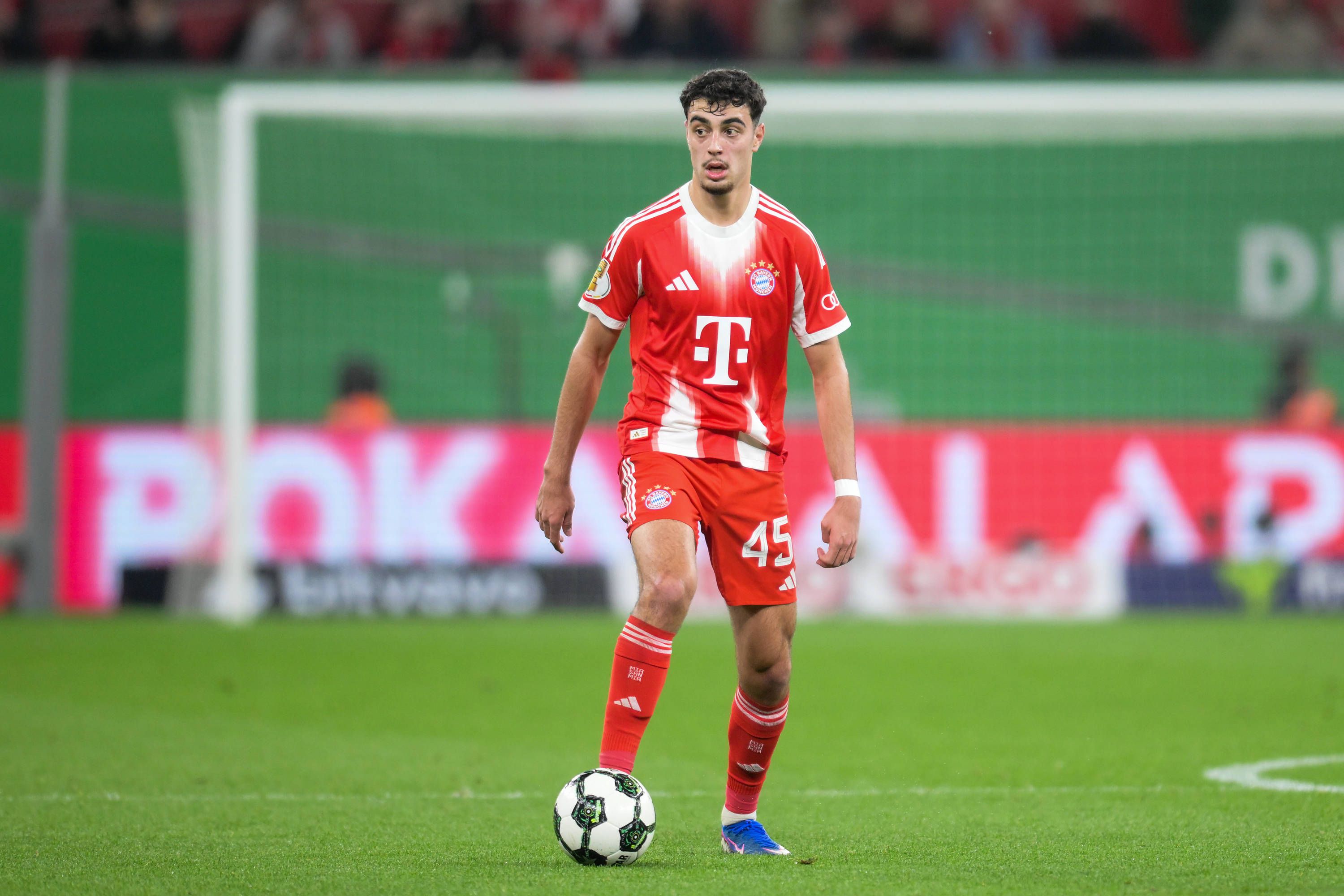 Aleksandar Pavlovic, médio alemão de 21 anos - 3 golos