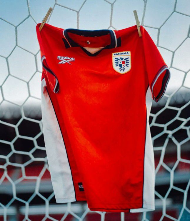 Panamá (Grupo L), camisola principal. Reebok