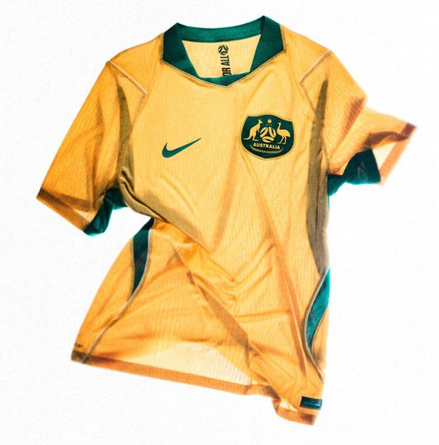 Austrália (Grupo D), camisola principal. Nike