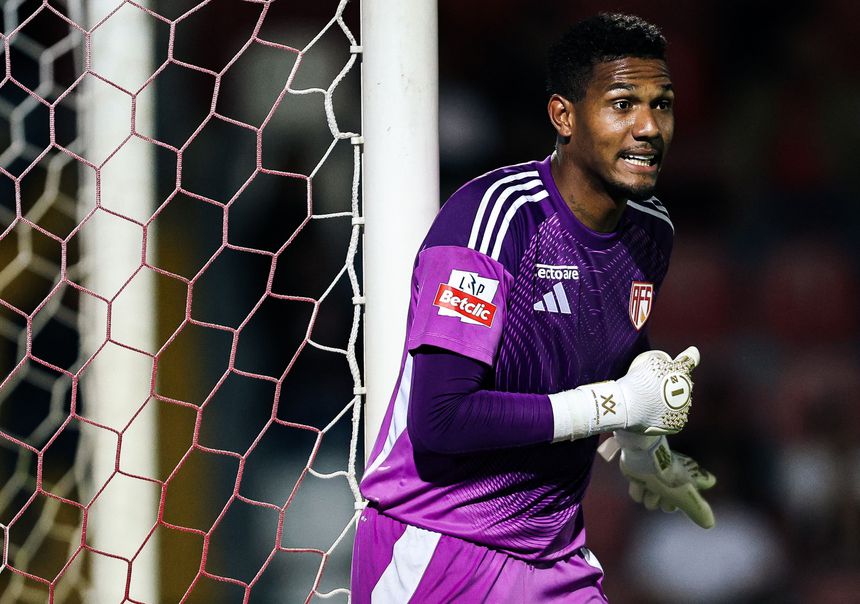 Adriel fez punhado de defesas fulcrais para evitar derrota na receção ao Sporting - Foto: LIGA