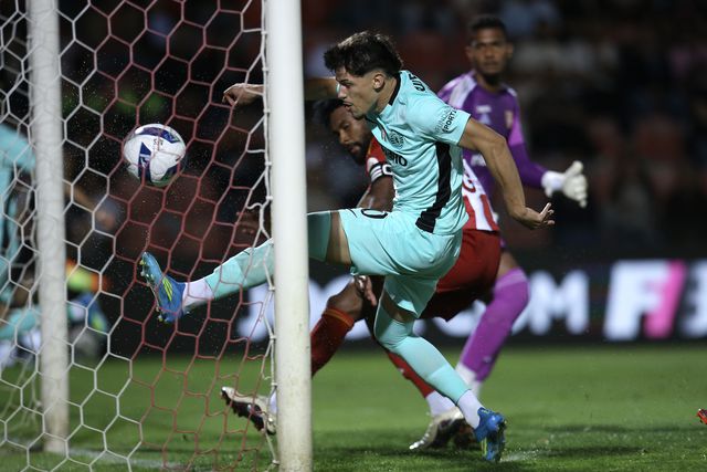 VÍDEO: Vagiannidis ainda trocou os pés, mas serviu Nel para o golo