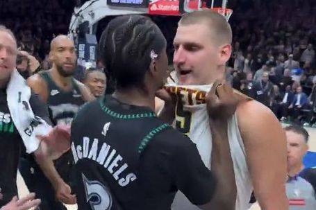 Altercação entre McDaniels e Jokic