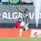 Jovane Cabral ainda fez os adeptos amadorenses acreditar no empate — Foto: IMAGO