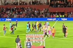 Tal como fez ao intervalo, Rui Borges foi queixar-se ao árbitro no final