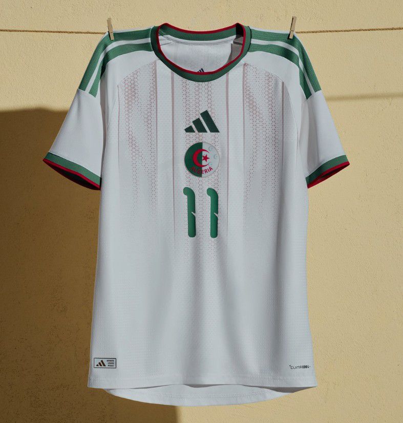 Argélia (Grupo J), camisola principal. Adidas