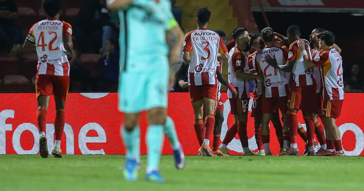 Não foi só para a fotografia. Que noite, Adriel Ramos! (as notas do Aves SAD)