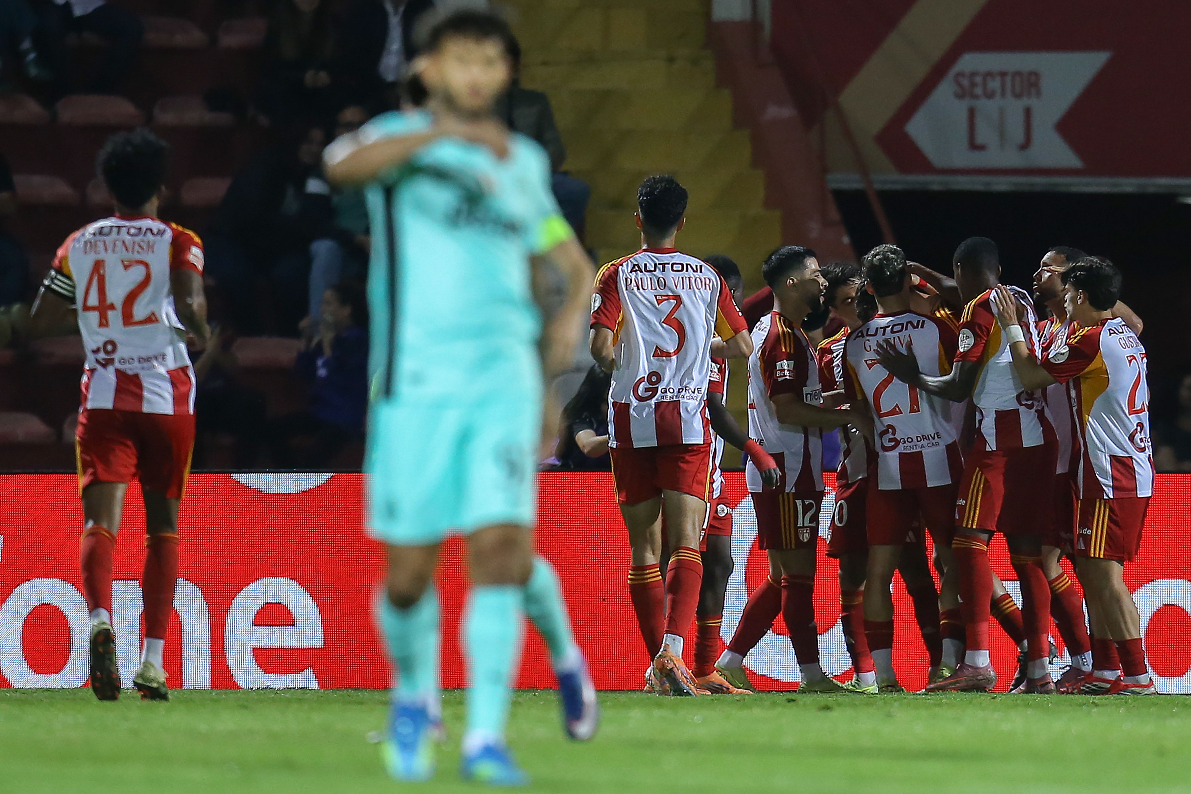 Aves SAD nunca deixou de acreditar e foi premiado com um ponto - Foto: LUSA