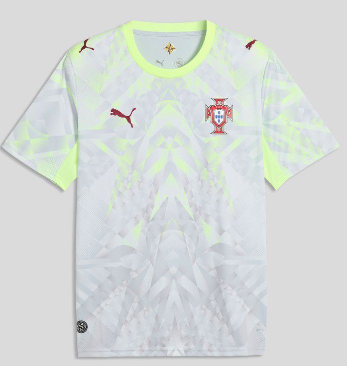 Portugal (Grupo K), camisola de guarda-redes silver. Puma