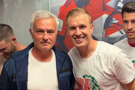 Médio Vladan Danilovic, do Marítimo, partilhou fotografia com José Mourinho — Foto: vd_10/Instagram