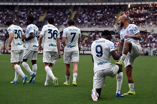 Thuram dá lustre ao pé esquerdo de Dimarco - Foto: IMAGO