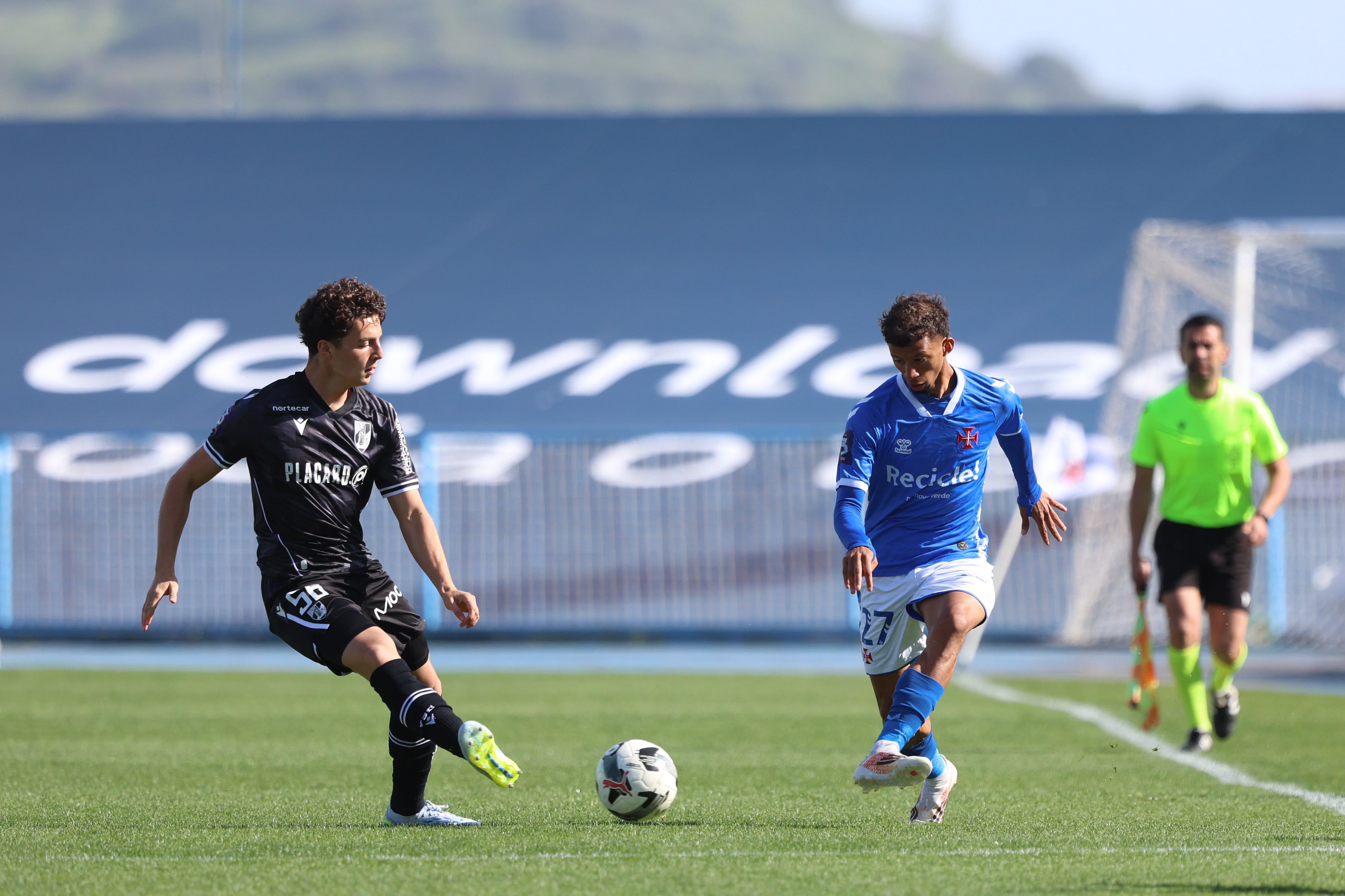 Jogo intenso a Norte terminou com um empate a duas bolas entre Amarante e Belenenses — Foto: FPF