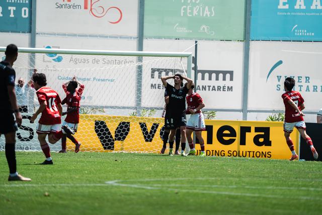 Jogadores da U. Santarém festejam golo marcado à Académica - Foto: André Carvalho